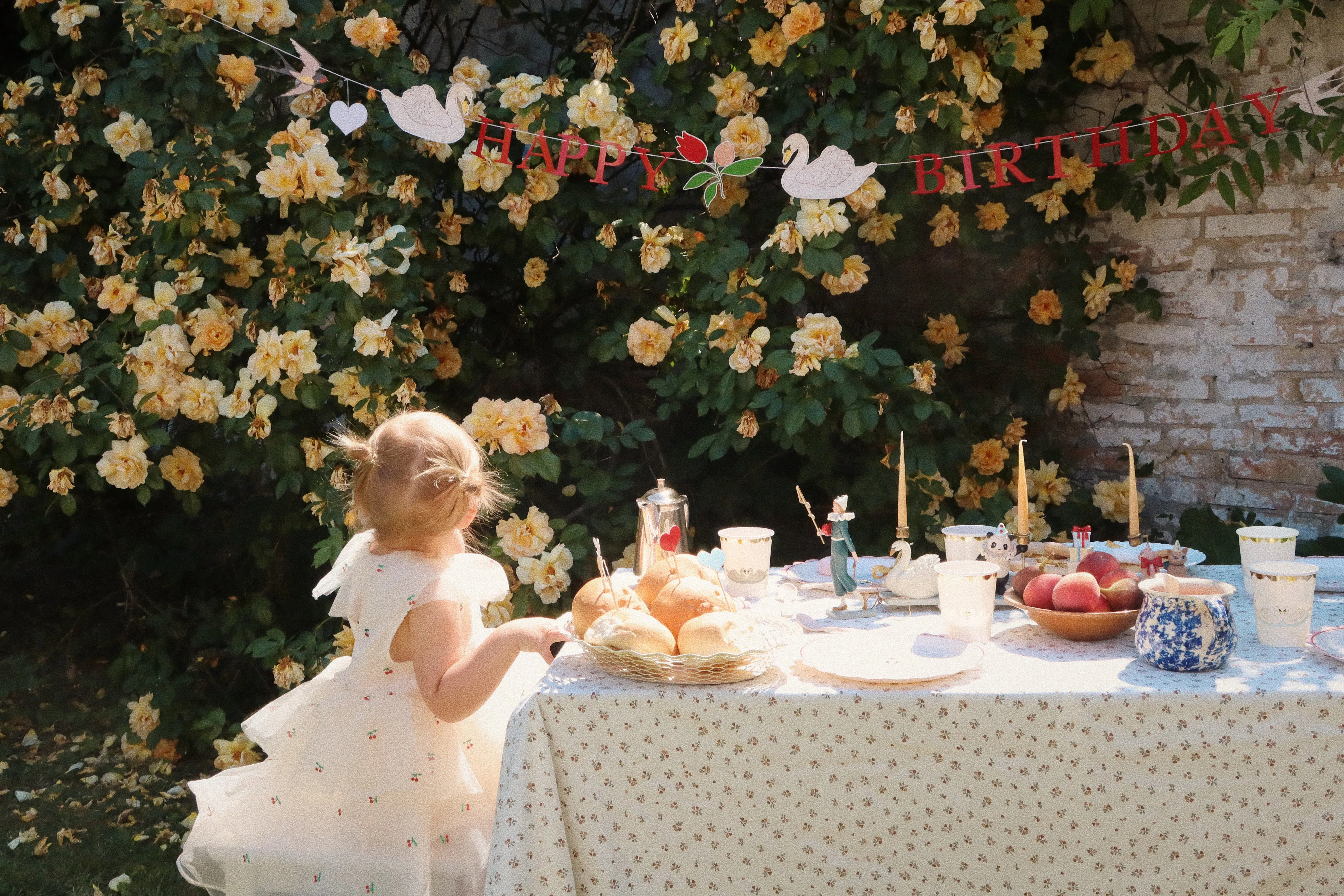 Konges Sløjd Birthday Party Kit | Swan