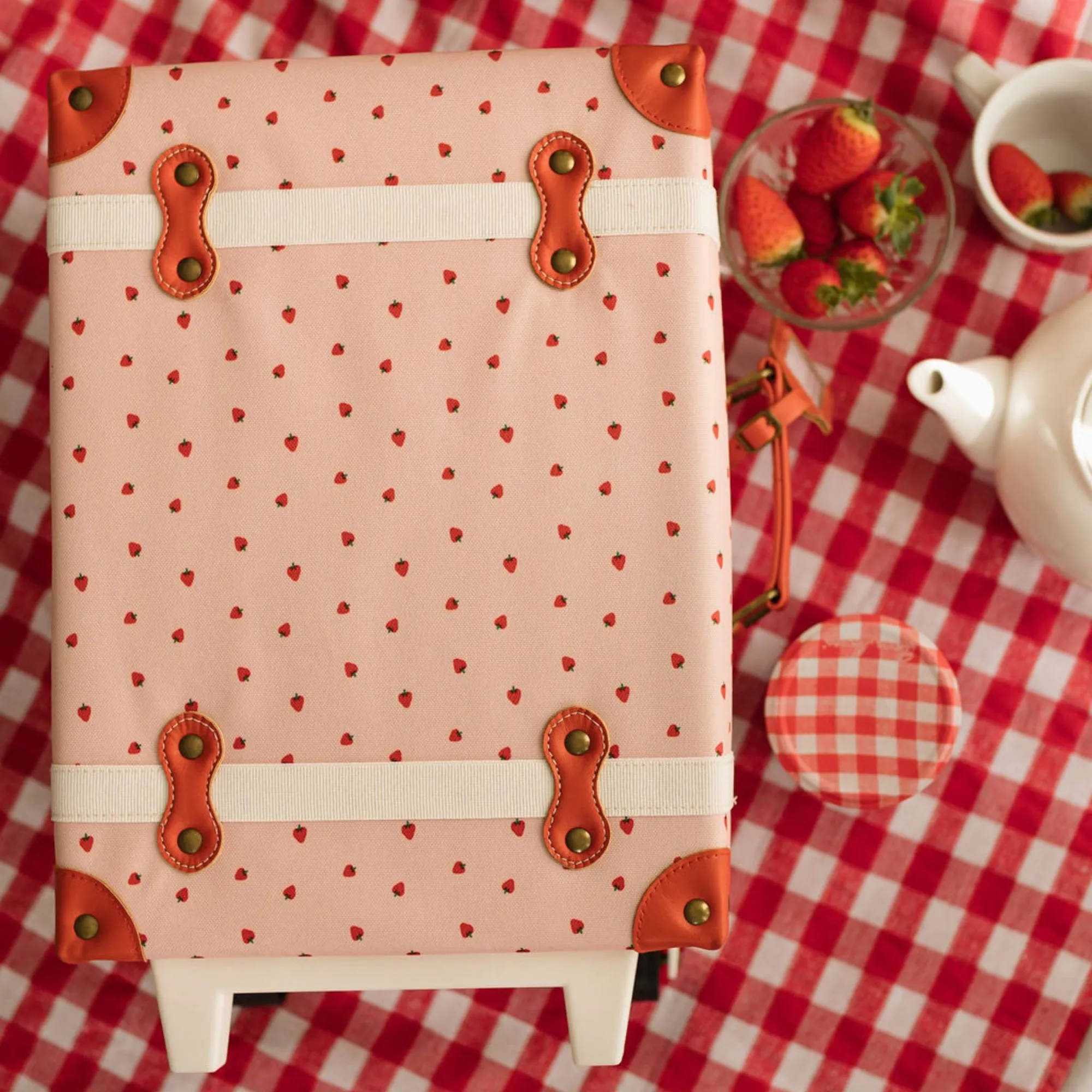 Olli Ella See-Ya Suitcase | Strawberry