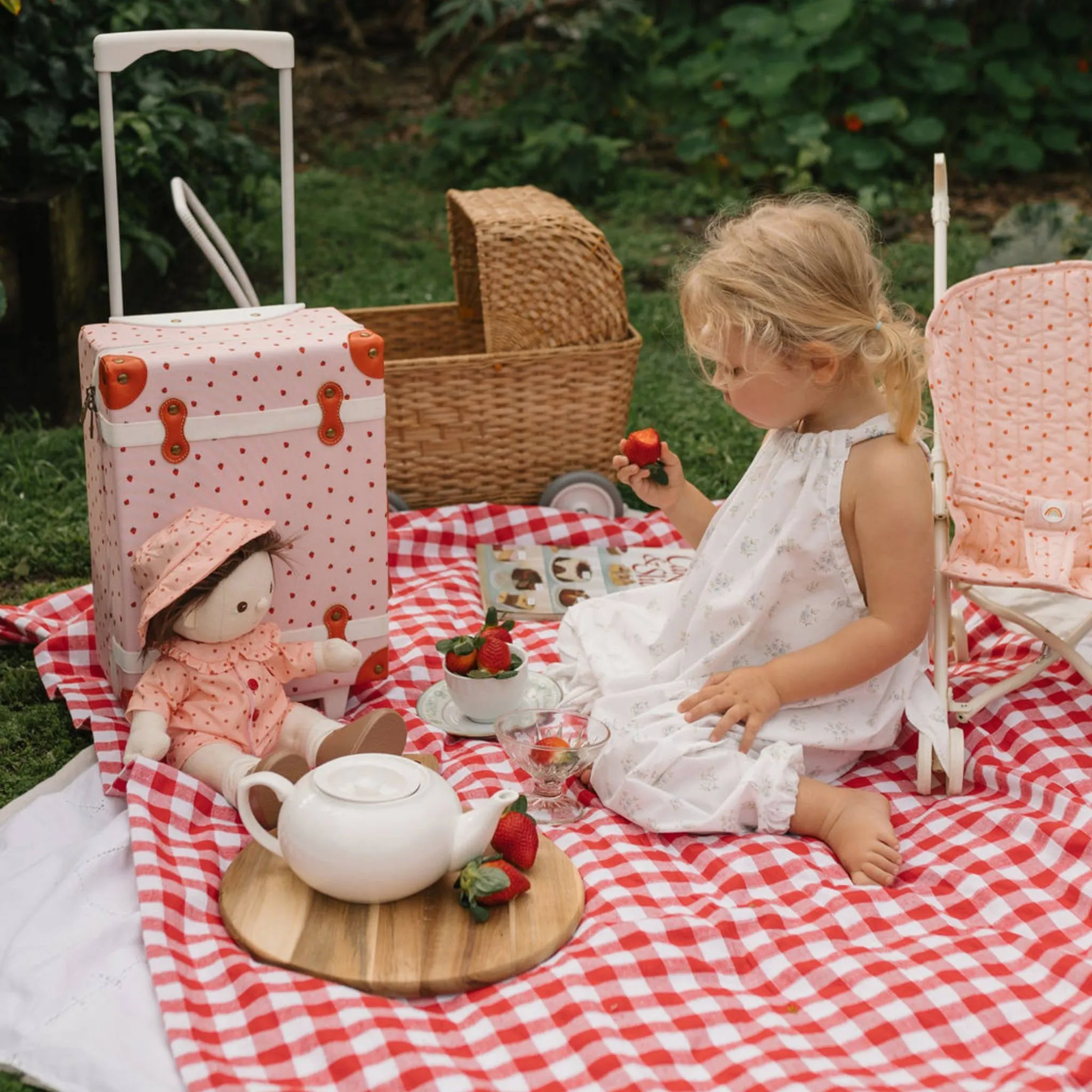 Olli Ella See-Ya Suitcase | Strawberry