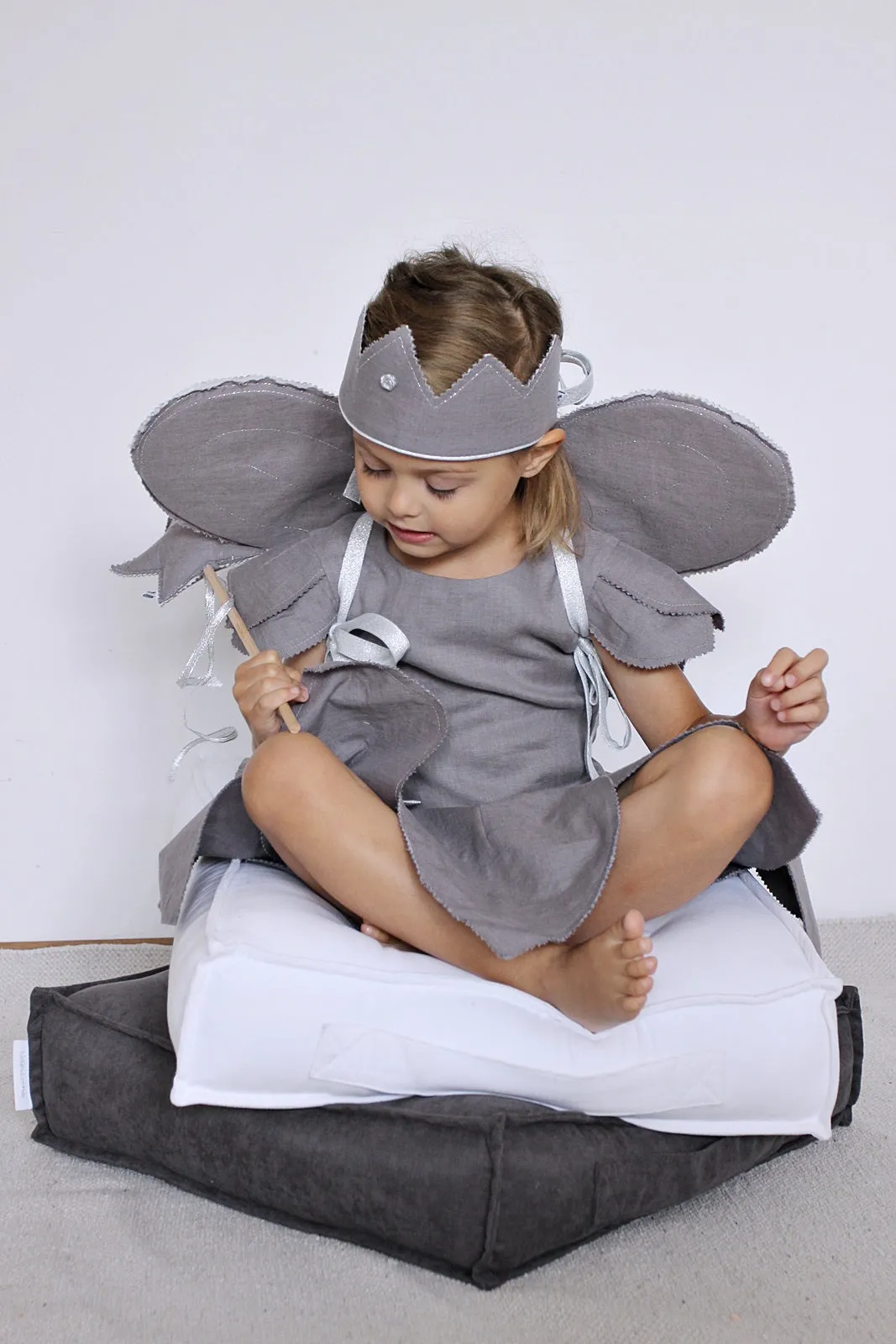 Wand Shark Grey with Silver Ribbon